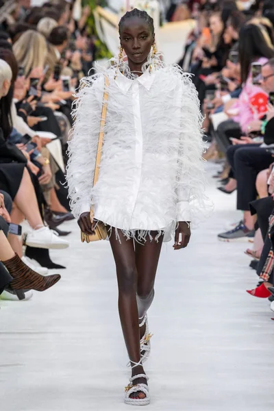Look 24